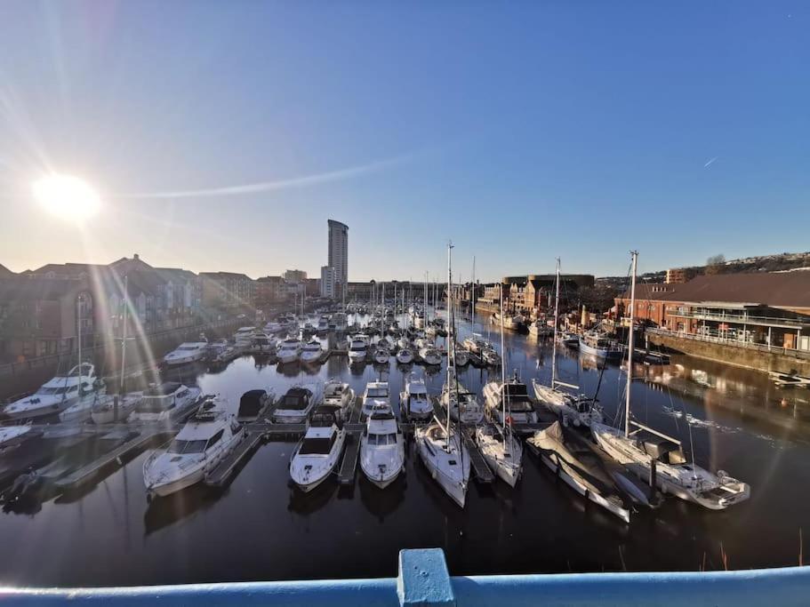 The Quay - Harbour View - By Tifa Stays Swansea Buitenkant foto